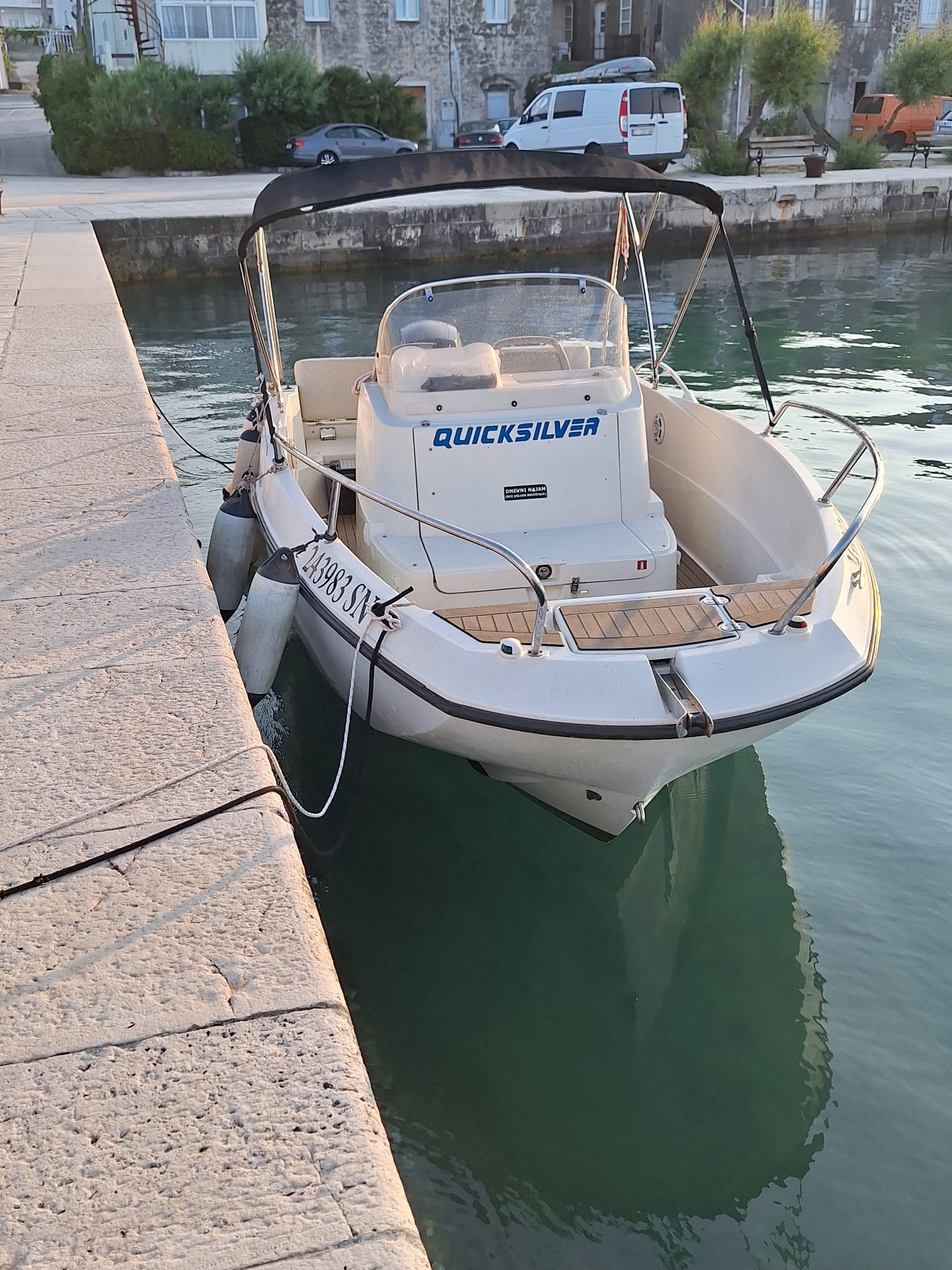 quicksilver 605 open